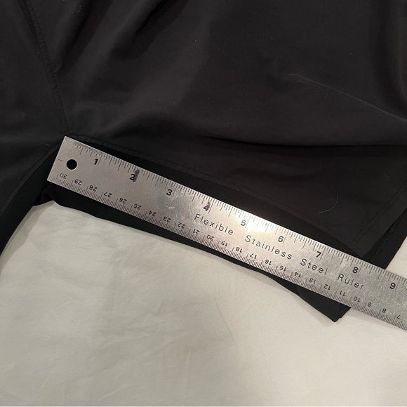 The North Face lined running shorts. Large. Black. Back zippered pocket. - Picture 5 of 5